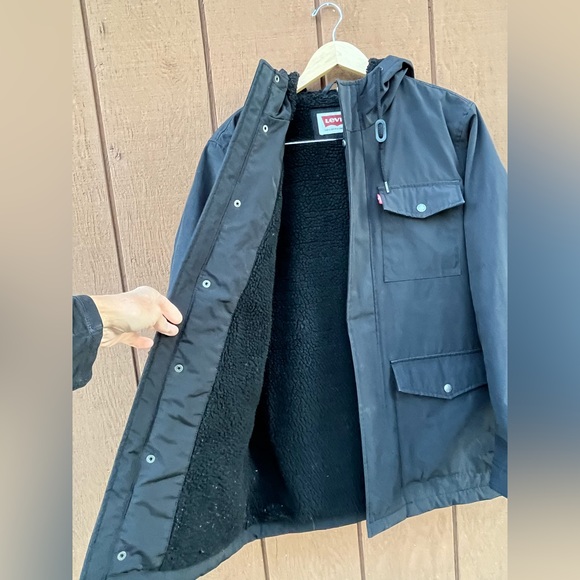 COPY - LEVI’S Sherpa lined mid-length black women’s hooded jacket. EUC - Picture 11 of 14